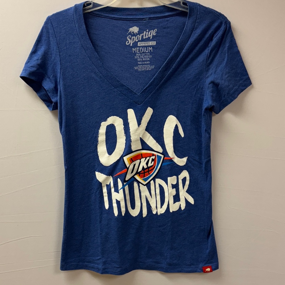 NBA Sportige Apparel OKC Thunder V-Neck T-Shirt Women’s Blue Size Medium.